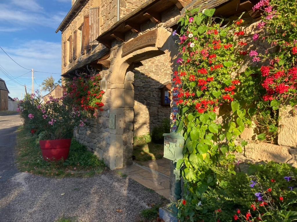 Lo Soulenquo A Fonteilles Sur Le Gr 65 Bed & Breakfast Golinhac ภายนอก รูปภาพ